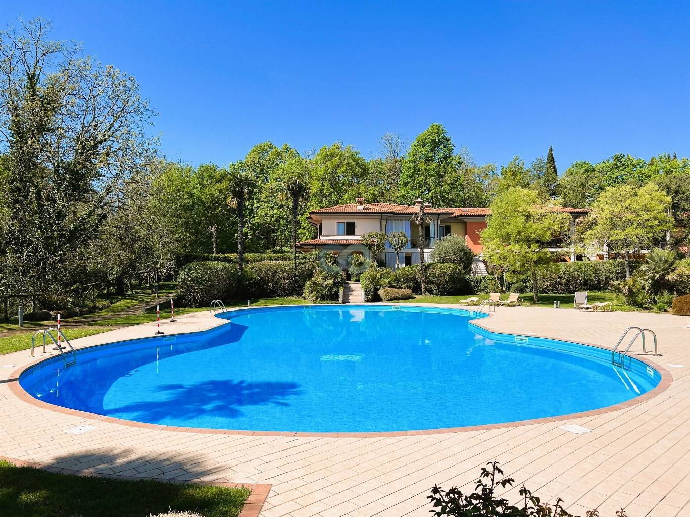 RESIDENCE CON PISCINA 1