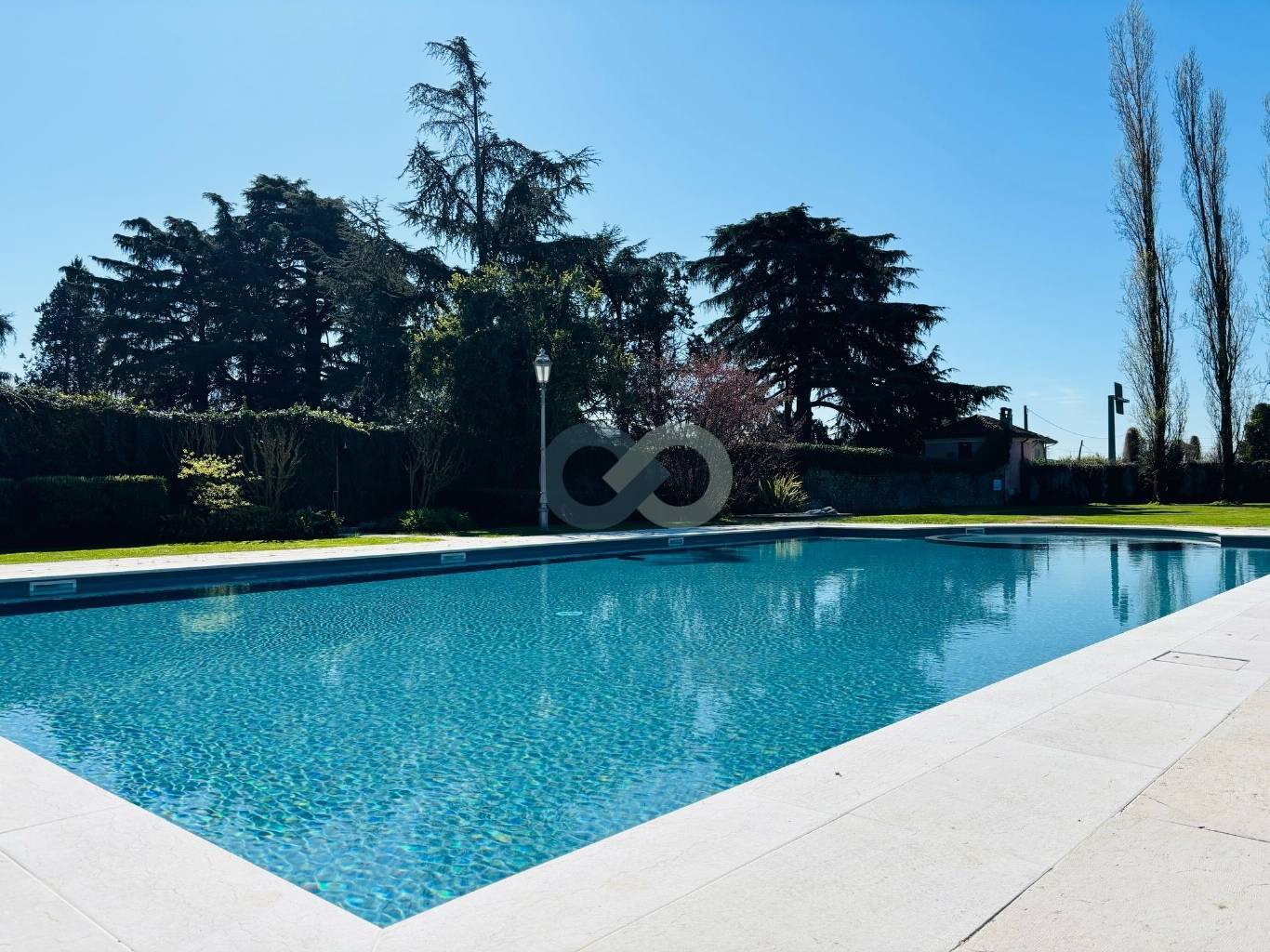 PORZIONE CIELO TERRA CON PORTICO PRIVATO 12