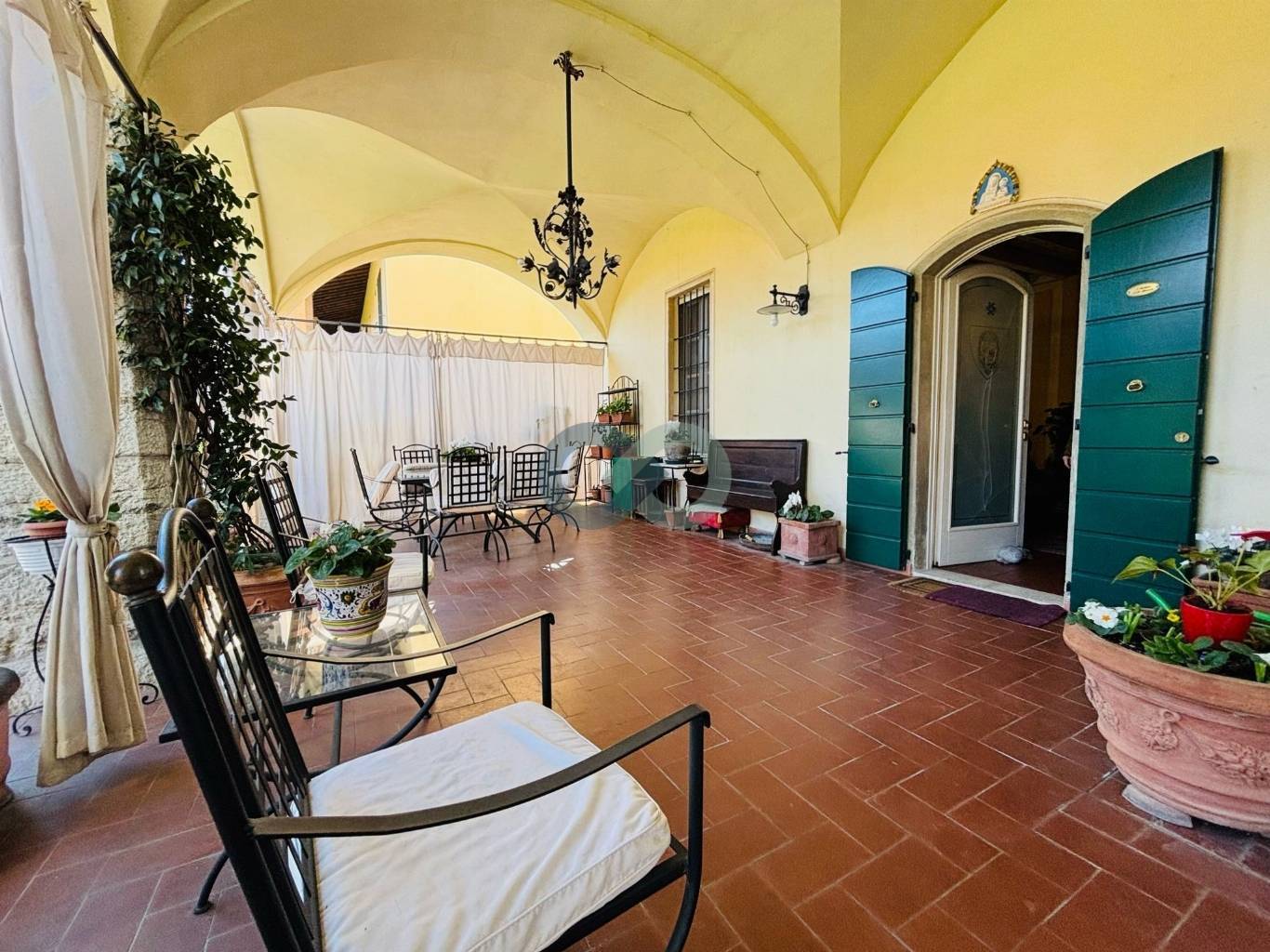 PORZIONE CIELO TERRA CON PORTICO PRIVATO 33