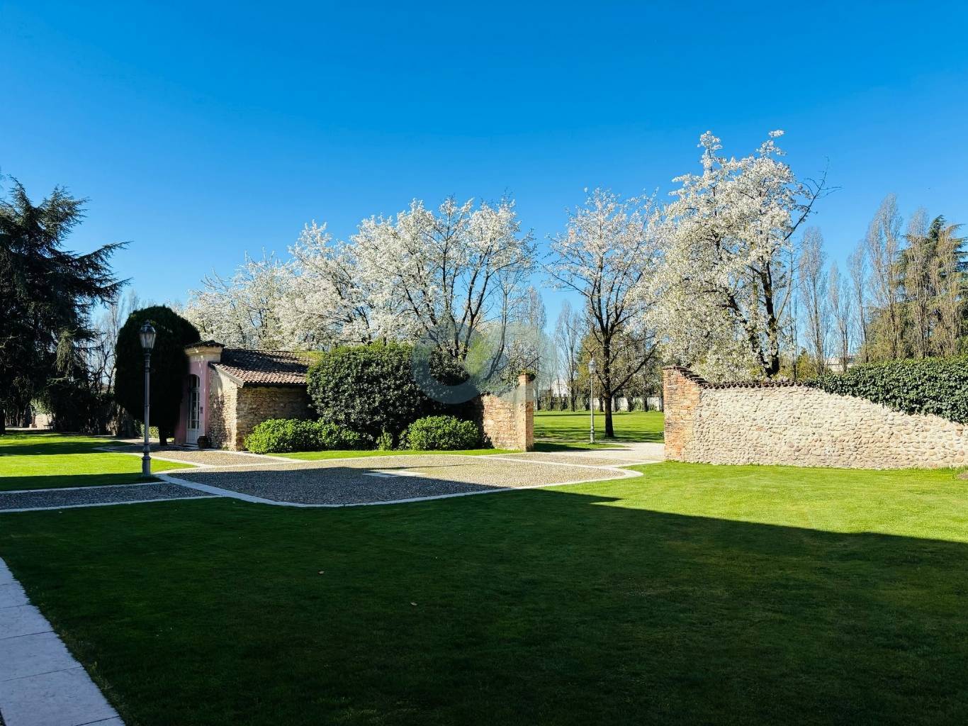 PORZIONE CIELO TERRA CON PORTICO PRIVATO 34