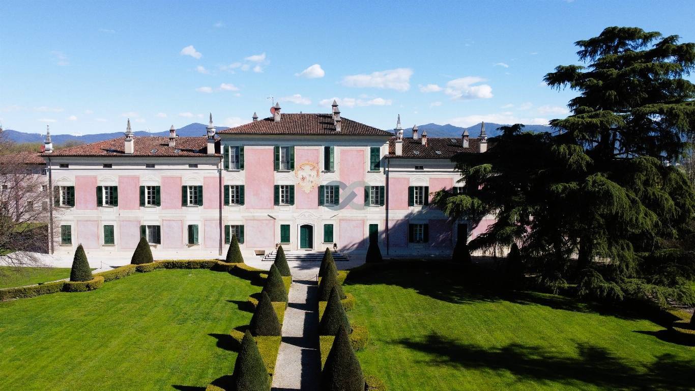 PORZIONE CIELO TERRA CON PORTICO PRIVATO 1