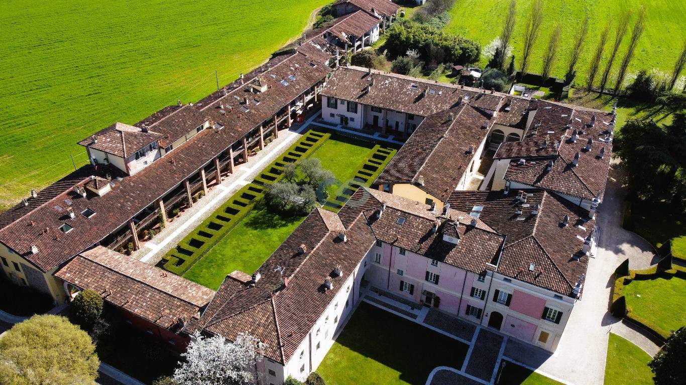 PORZIONE CIELO TERRA CON PORTICO PRIVATO 9