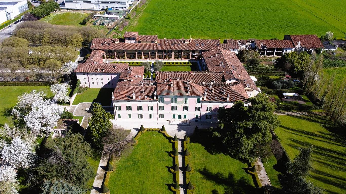 PORZIONE CIELO TERRA CON PORTICO PRIVATO 13