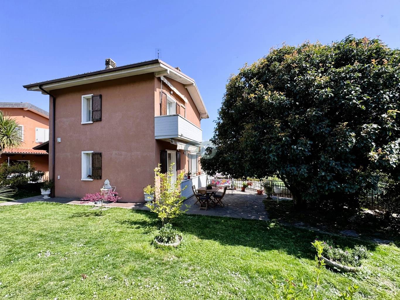 VILLA INDIPENDENTE 1