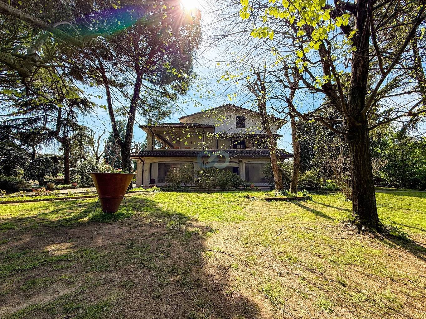 VILLA PLURIFAMILIARE CON TERRENO EDIFICABILE 4