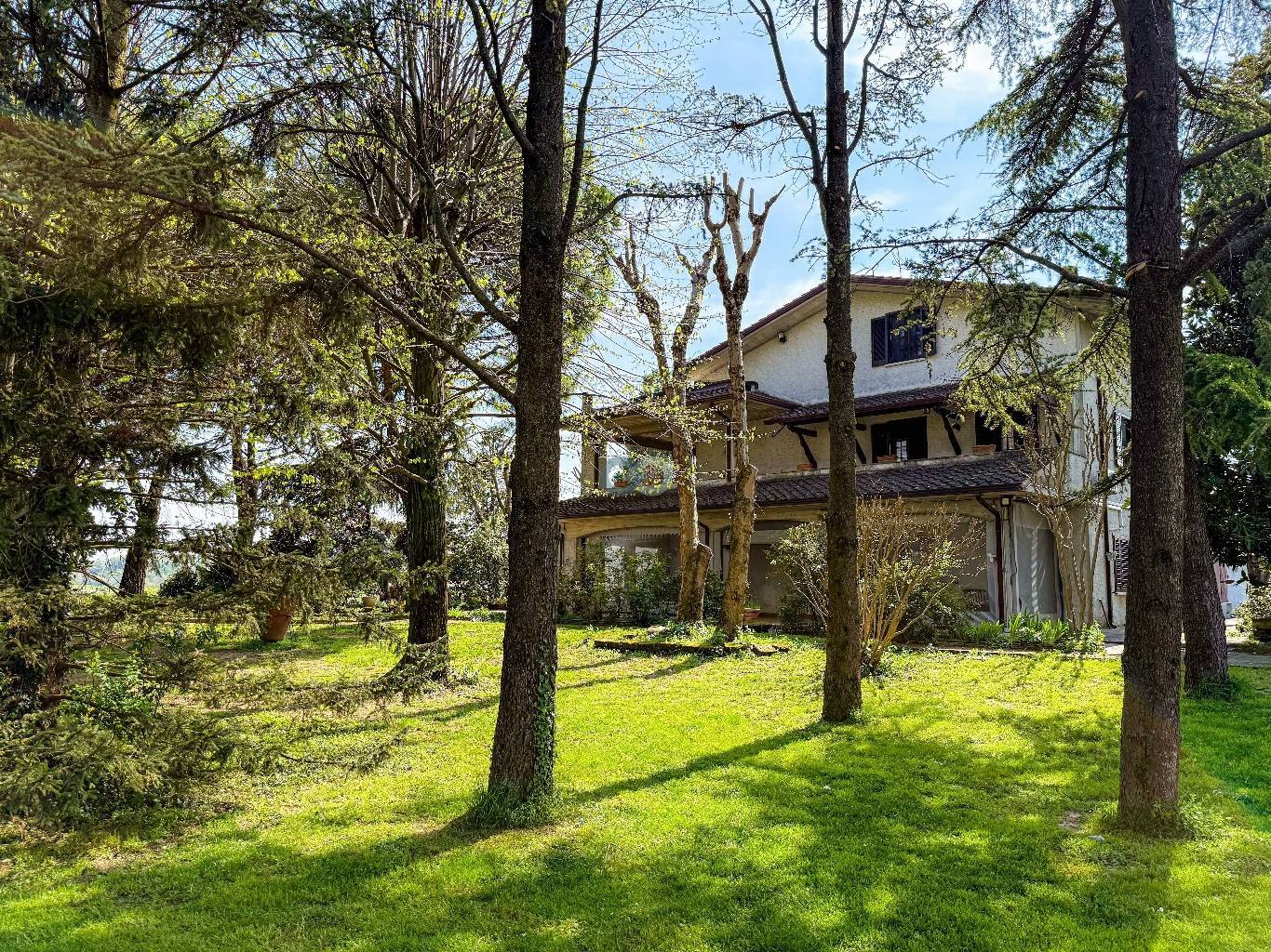 VILLA PLURIFAMILIARE CON TERRENO EDIFICABILE 5