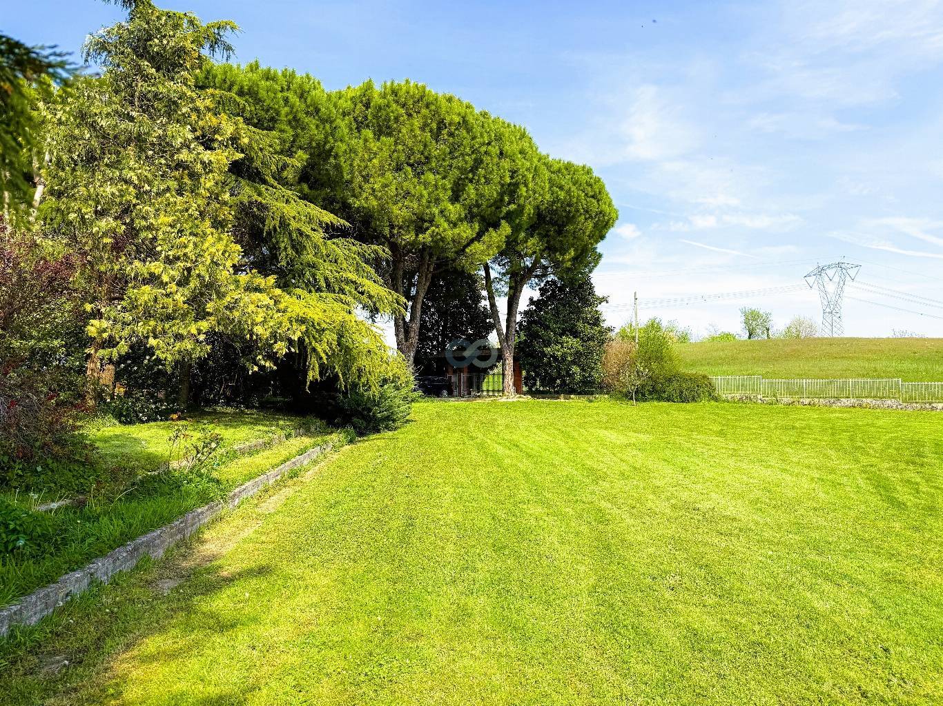 VILLA PLURIFAMILIARE CON TERRENO EDIFICABILE 11
