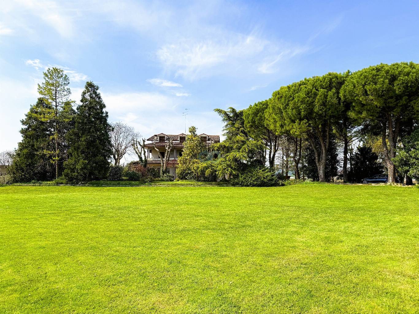VILLA PLURIFAMILIARE CON TERRENO EDIFICABILE 13