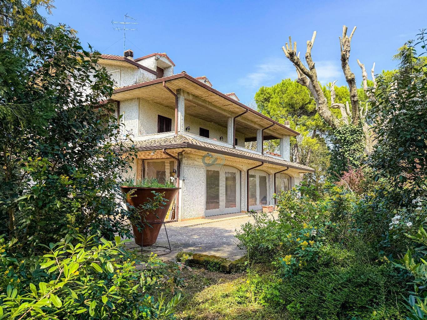 VILLA PLURIFAMILIARE CON TERRENO EDIFICABILE 14