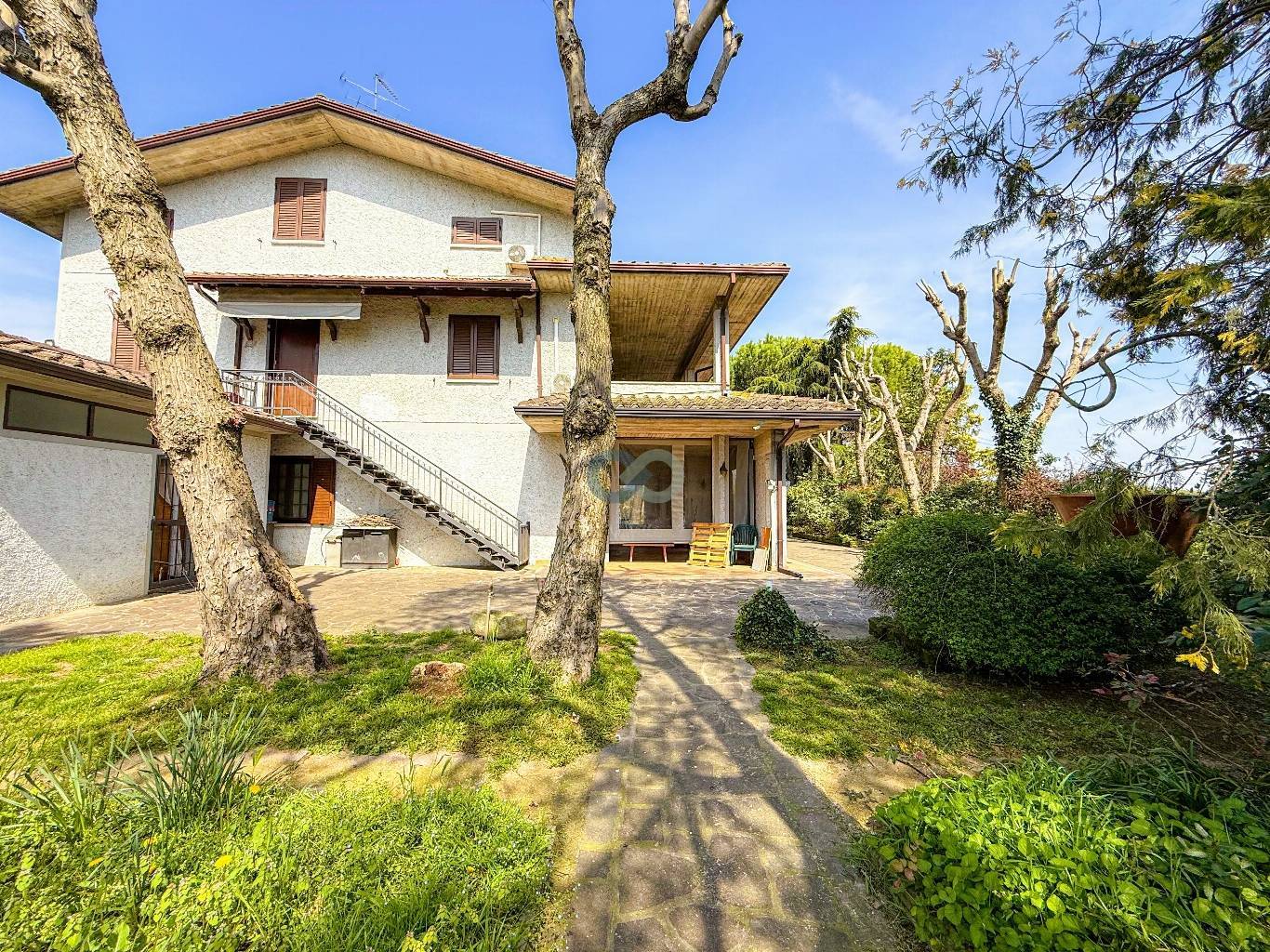 VILLA PLURIFAMILIARE CON TERRENO EDIFICABILE 15