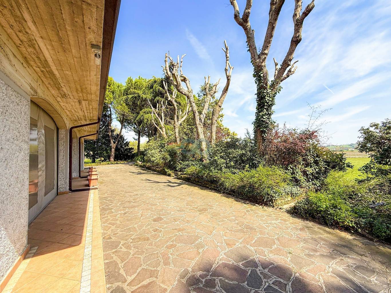 VILLA PLURIFAMILIARE CON TERRENO EDIFICABILE 17