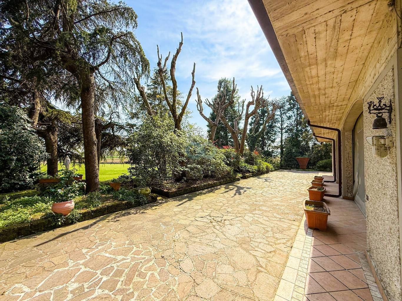 VILLA PLURIFAMILIARE CON TERRENO EDIFICABILE 19