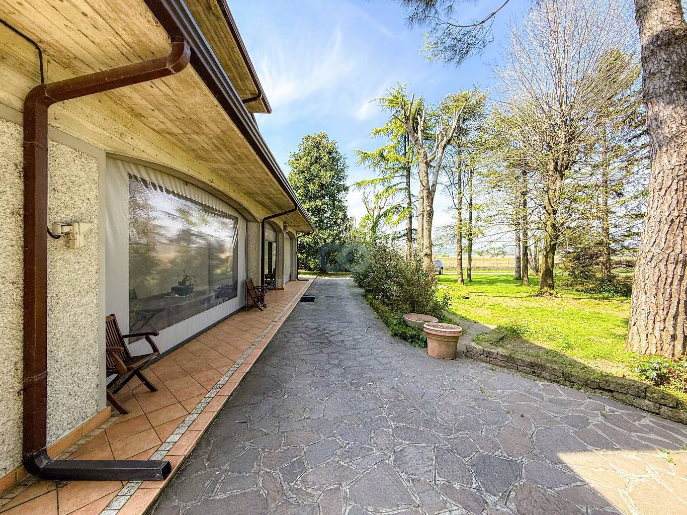 VILLA PLURIFAMILIARE CON TERRENO EDIFICABILE 20