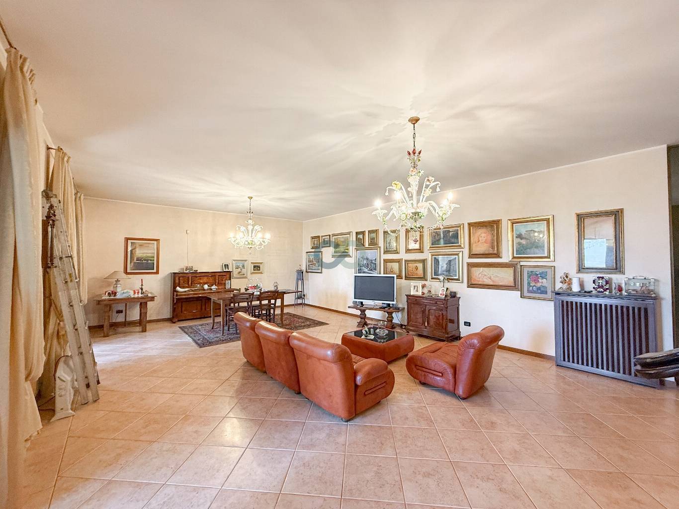 VILLA PLURIFAMILIARE CON TERRENO EDIFICABILE 23