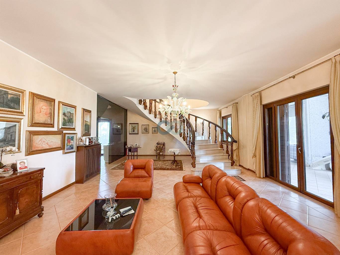 VILLA PLURIFAMILIARE CON TERRENO EDIFICABILE 24