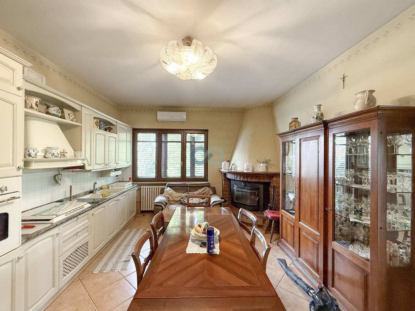 VILLA PLURIFAMILIARE CON TERRENO EDIFICABILE 27