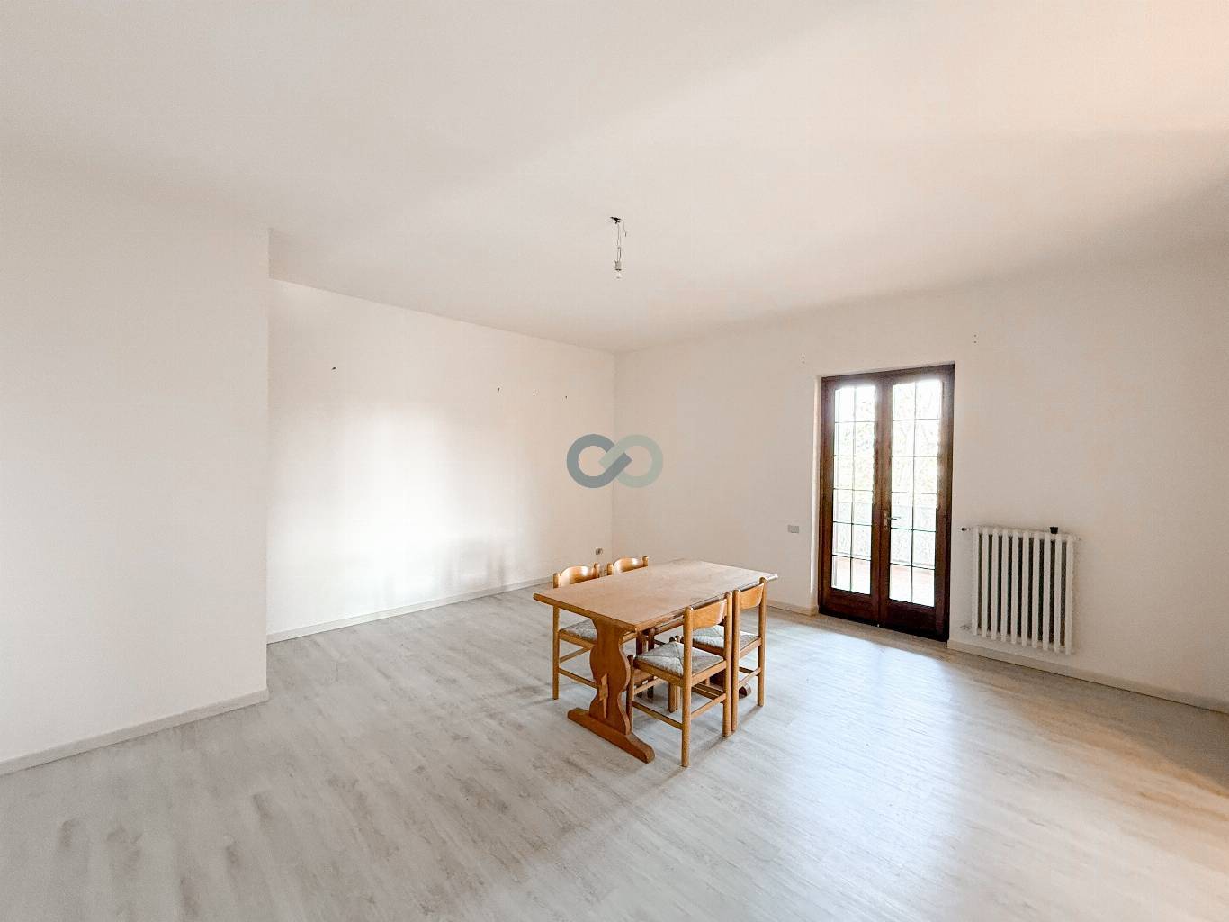 VILLA PLURIFAMILIARE CON TERRENO EDIFICABILE 32