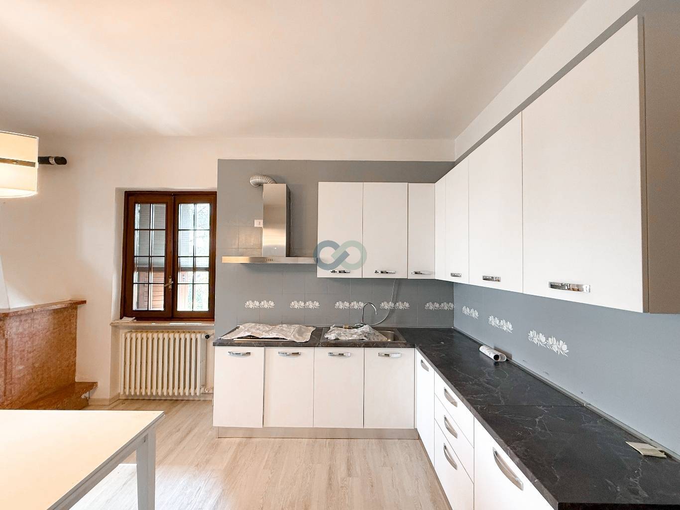 VILLA PLURIFAMILIARE CON TERRENO EDIFICABILE 34