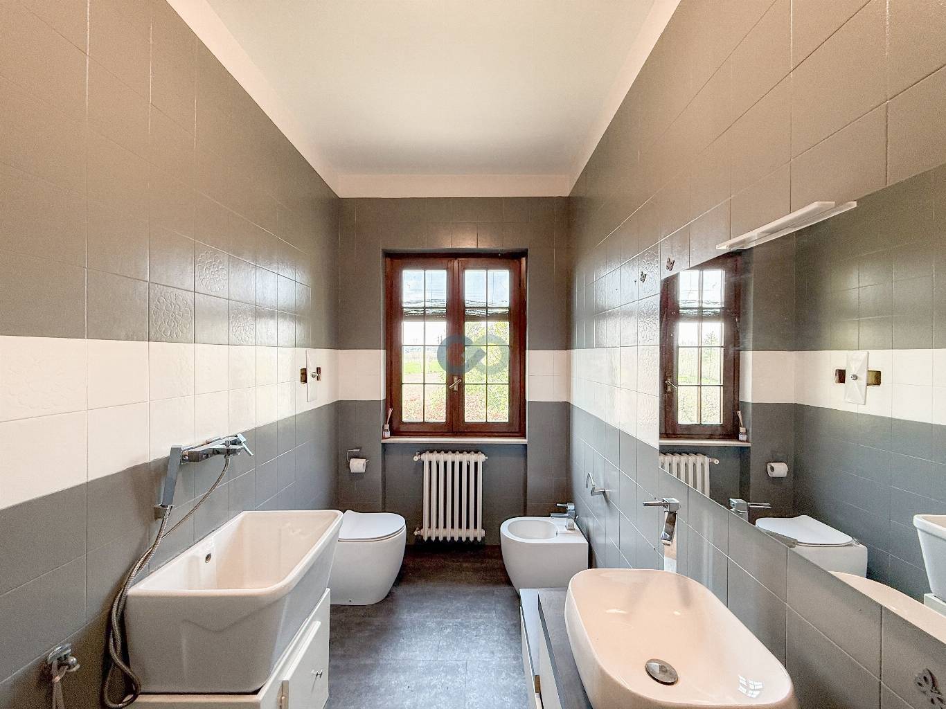 VILLA PLURIFAMILIARE CON TERRENO EDIFICABILE 35