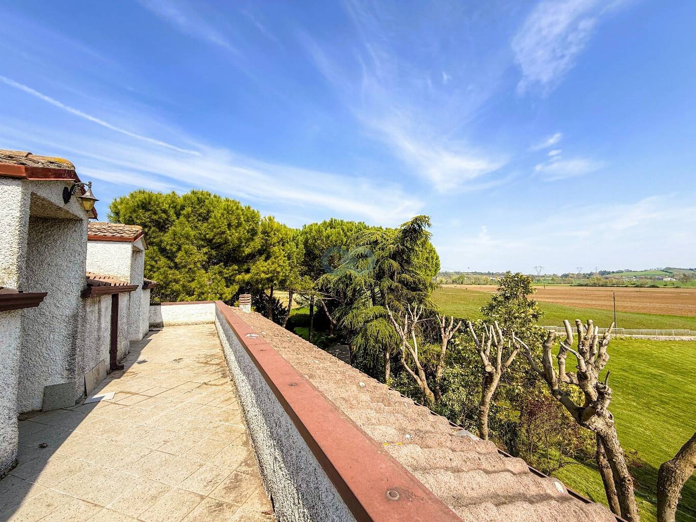 VILLA PLURIFAMILIARE CON TERRENO EDIFICABILE 43