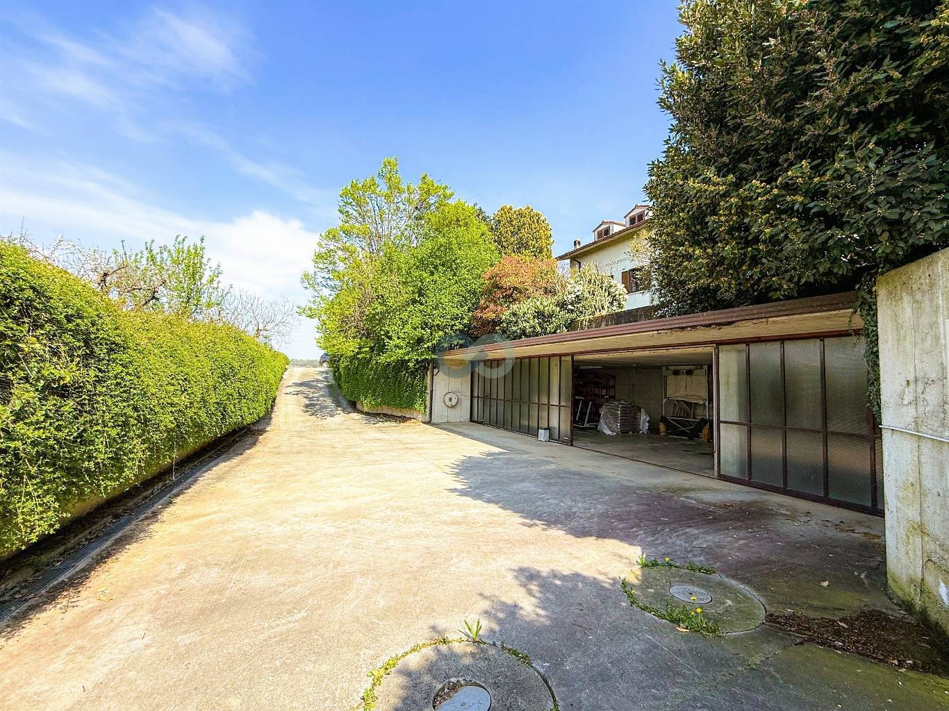 VILLA PLURIFAMILIARE CON TERRENO EDIFICABILE 49