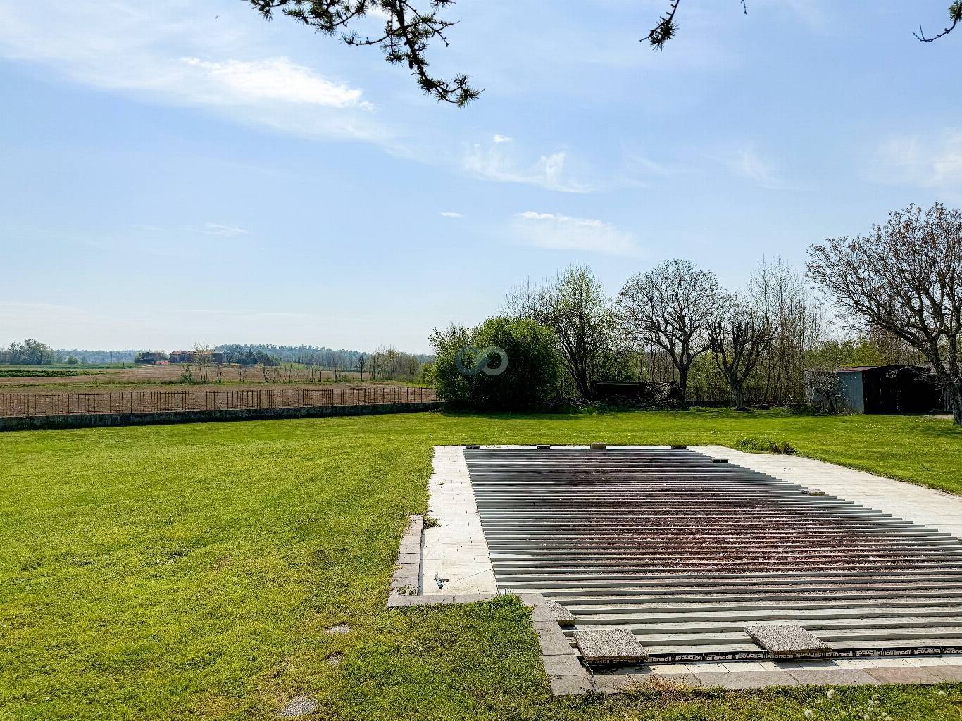 VILLA PLURIFAMILIARE CON TERRENO EDIFICABILE 51