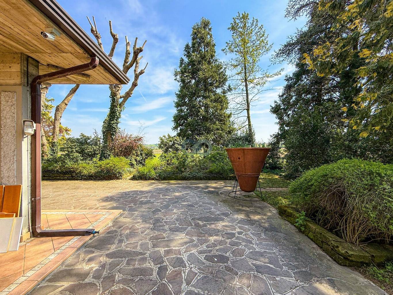 VILLA PLURIFAMILIARE CON TERRENO EDIFICABILE 52