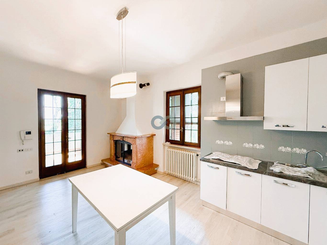 VILLA PLURIFAMILIARE CON TERRENO EDIFICABILE 57