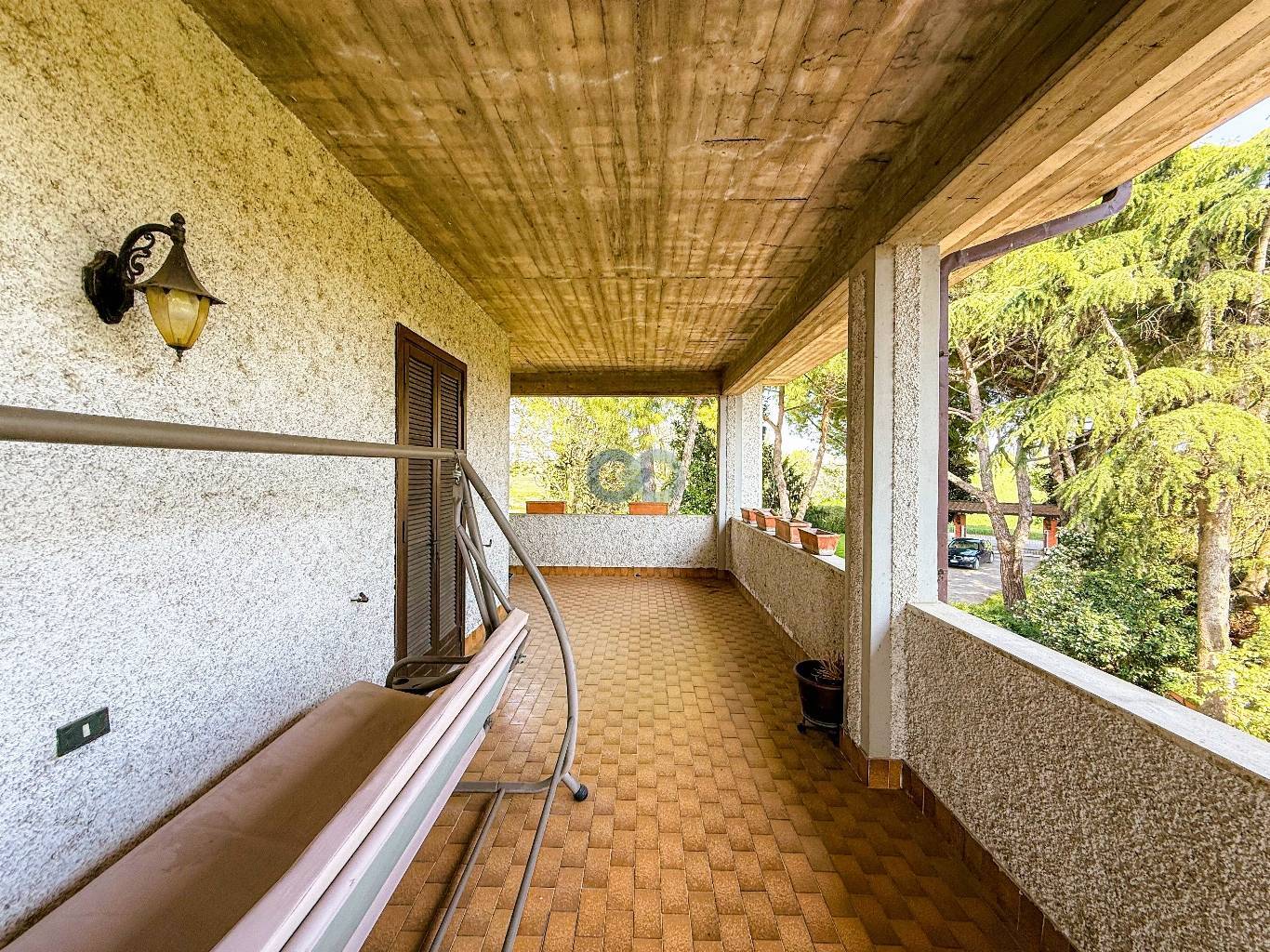VILLA PLURIFAMILIARE CON TERRENO EDIFICABILE 63