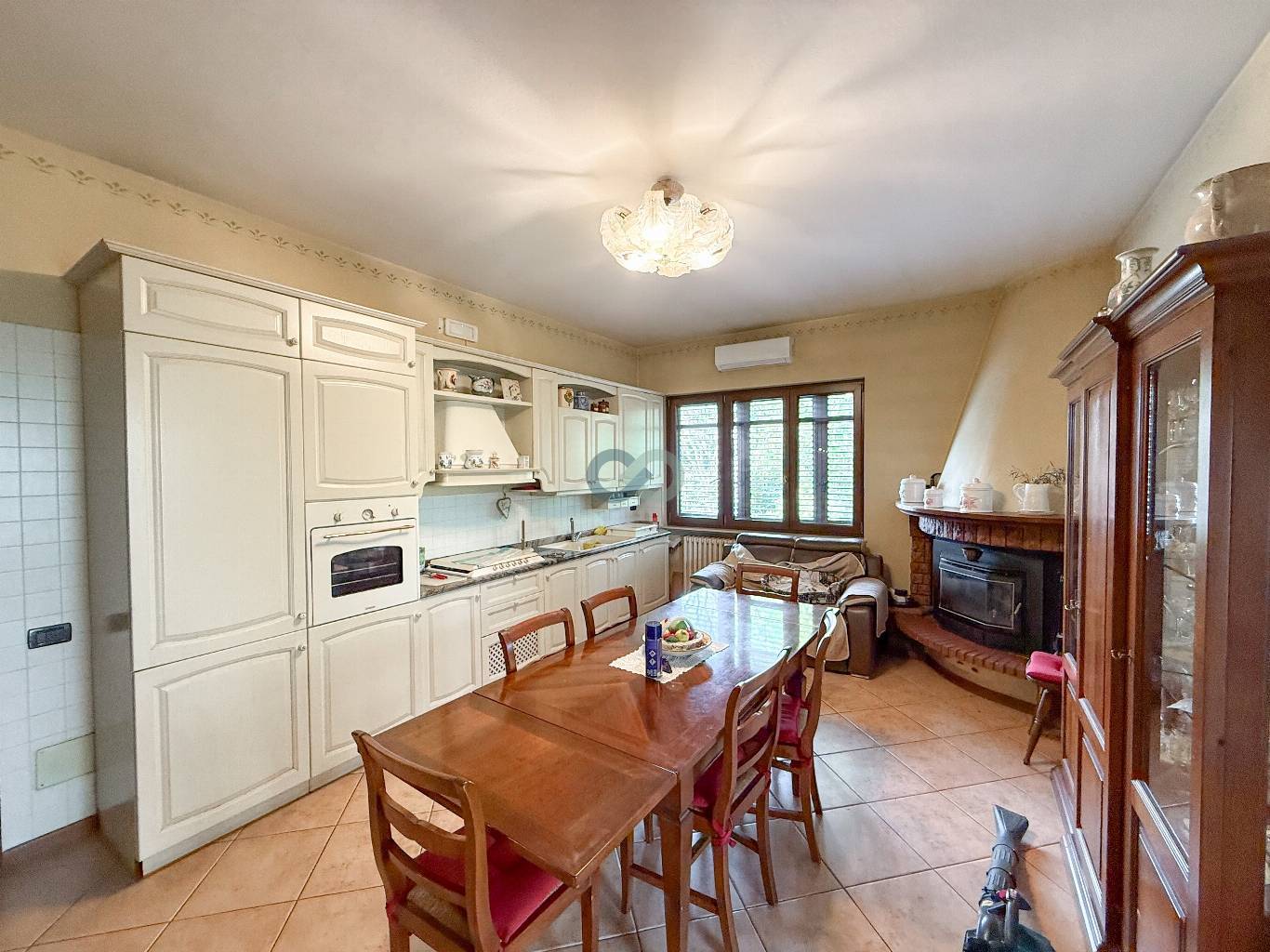 VILLA PLURIFAMILIARE CON TERRENO EDIFICABILE 69
