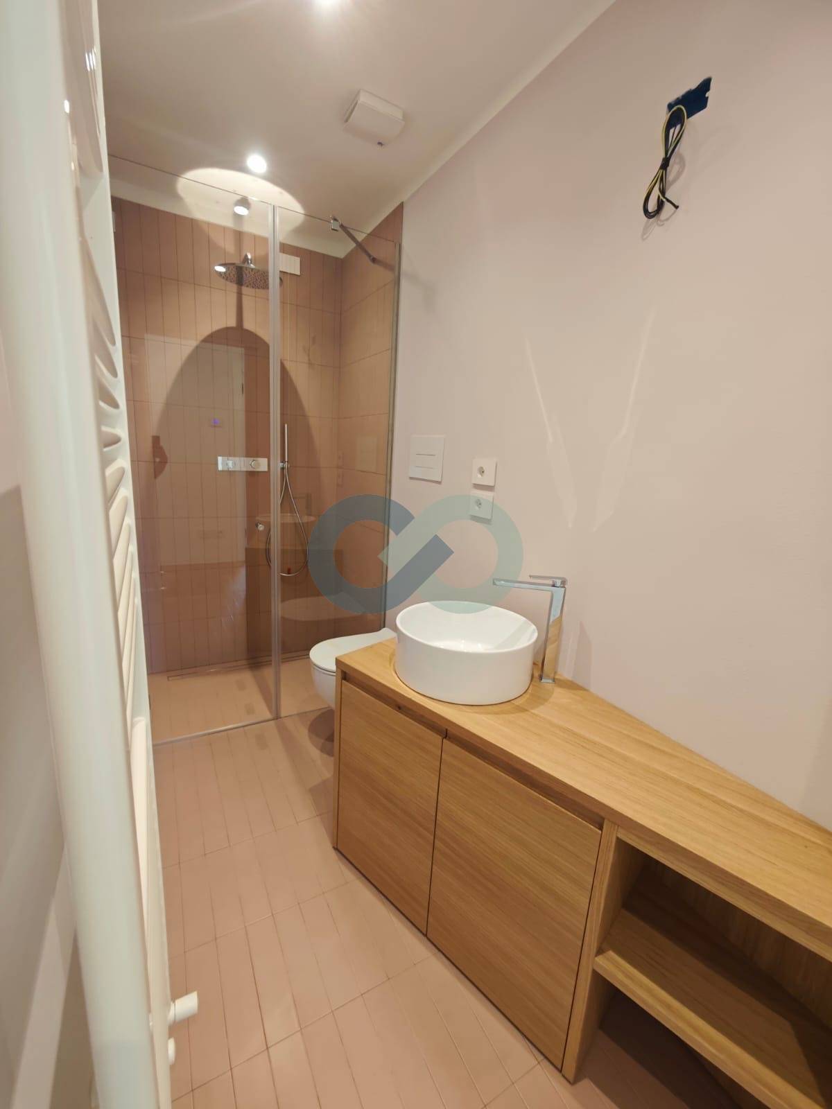 Trilocale in residenza con Piscina 21