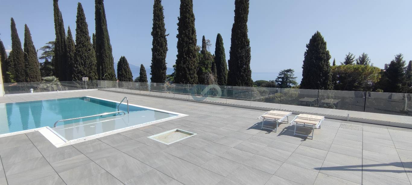 Trilocale in residenza con Piscina 2