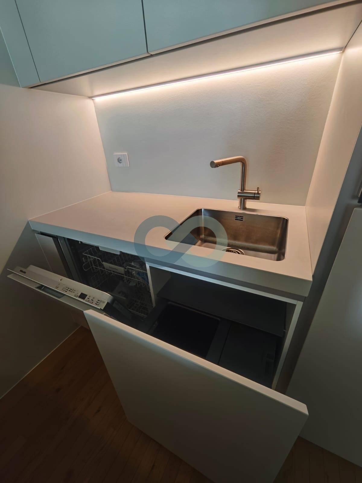 Trilocale in residenza con Piscina 9