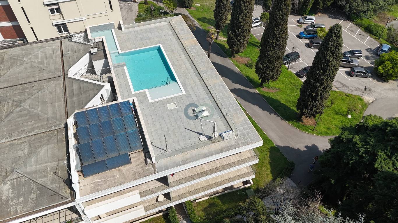Trilocale in residenza con Piscina 24
