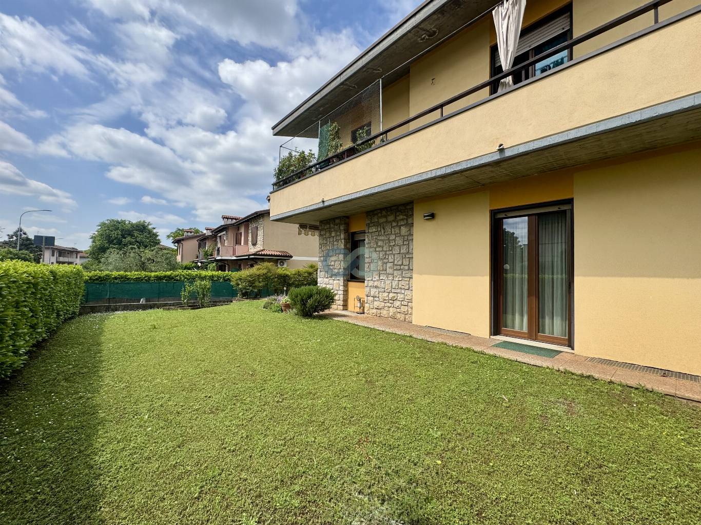 APPARTAMENTO CON GIARDINO 6