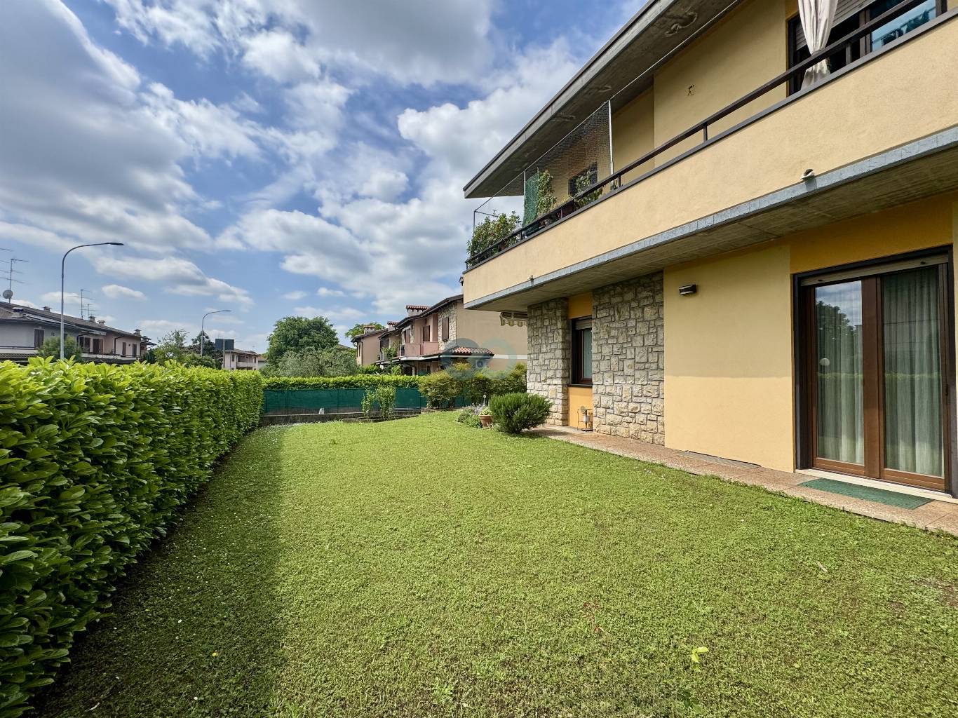 APPARTAMENTO CON GIARDINO 31