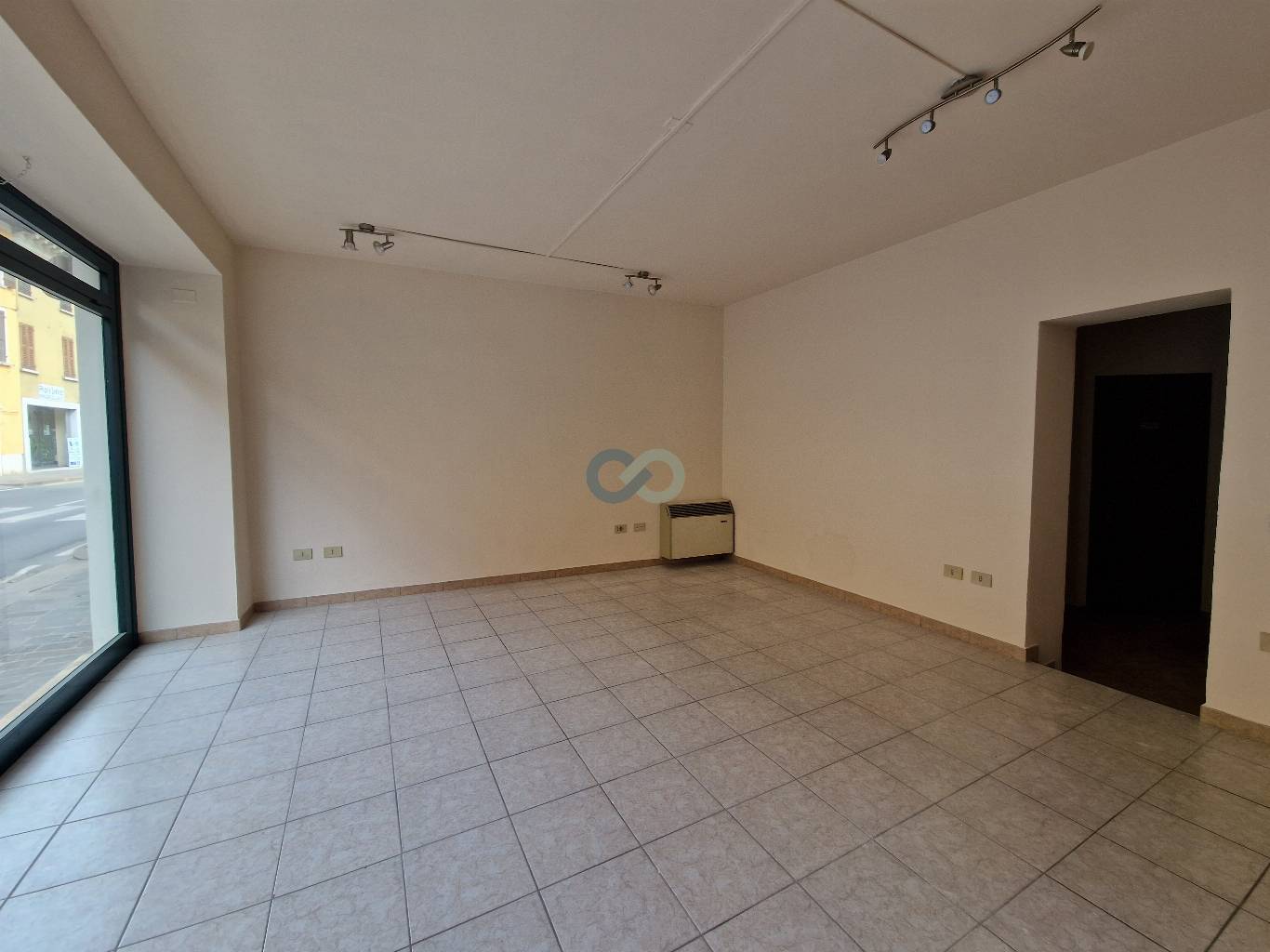 Spazio Commerciale in zona di passaggio 5