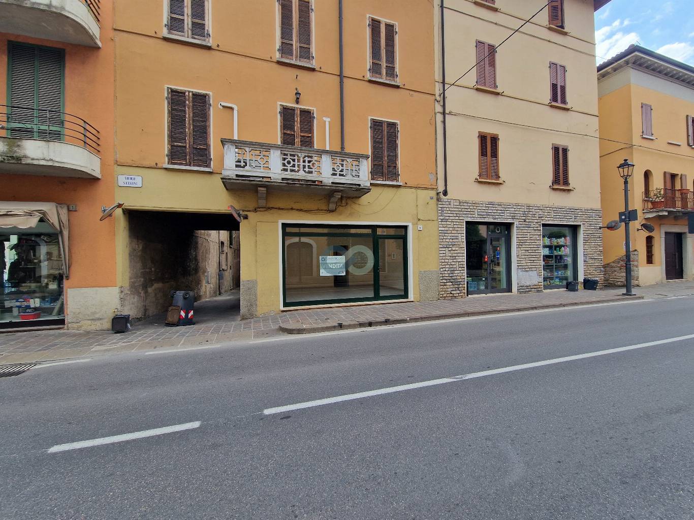 Spazio Commerciale in zona di passaggio 7