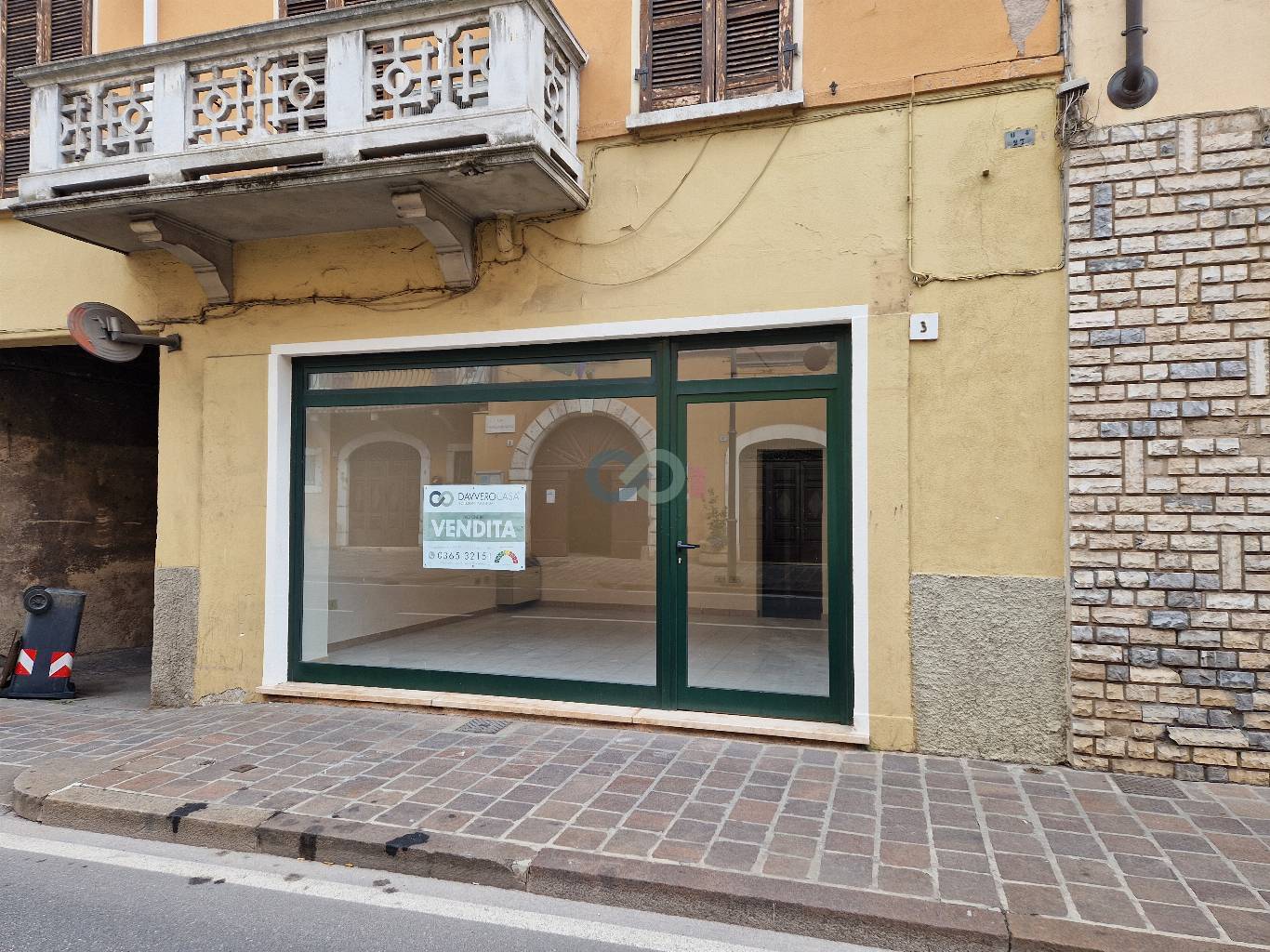 Spazio Commerciale in zona di passaggio 8