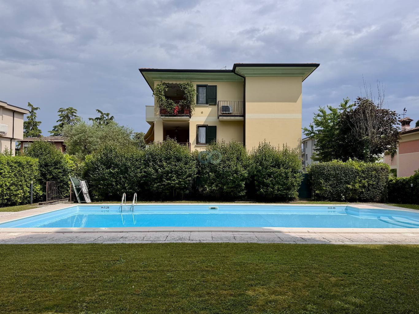 BILOCALE CON PISCINA 1
