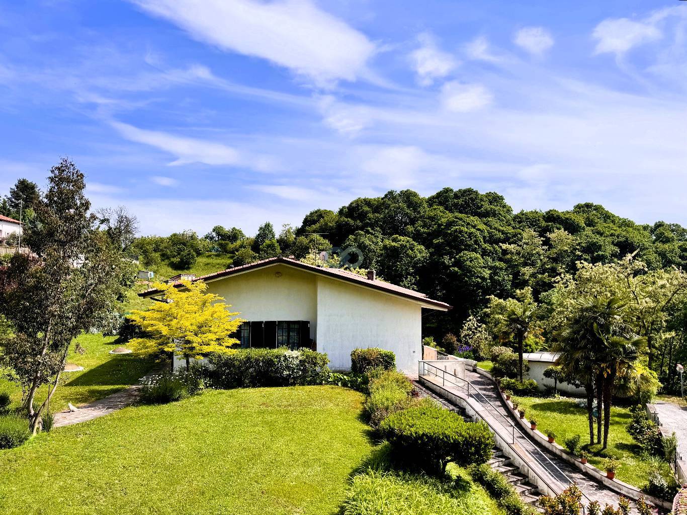 VILLA CON MAGAZZINO 4