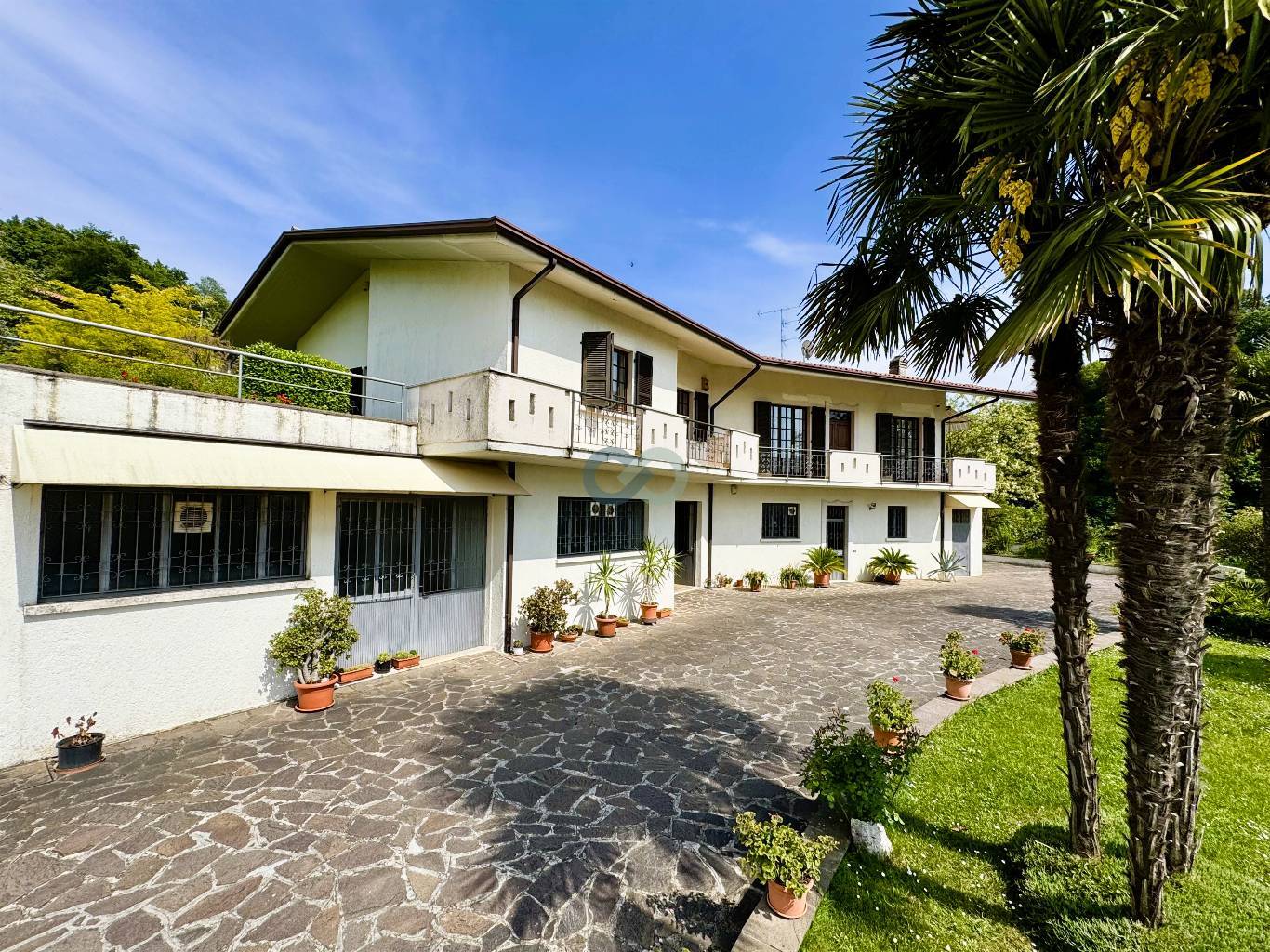 VILLA CON MAGAZZINO 6