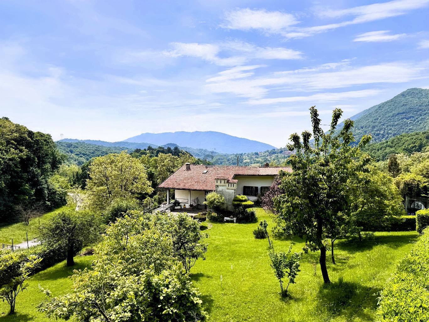 VILLA CON MAGAZZINO 8