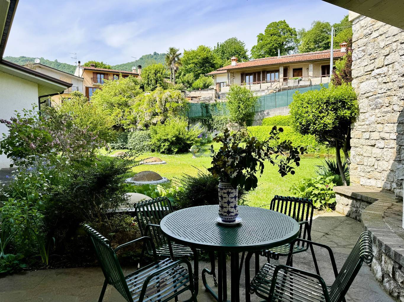 VILLA CON MAGAZZINO 14
