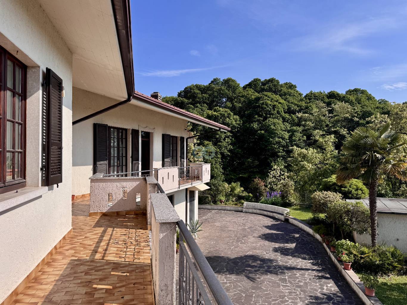 VILLA CON MAGAZZINO 15