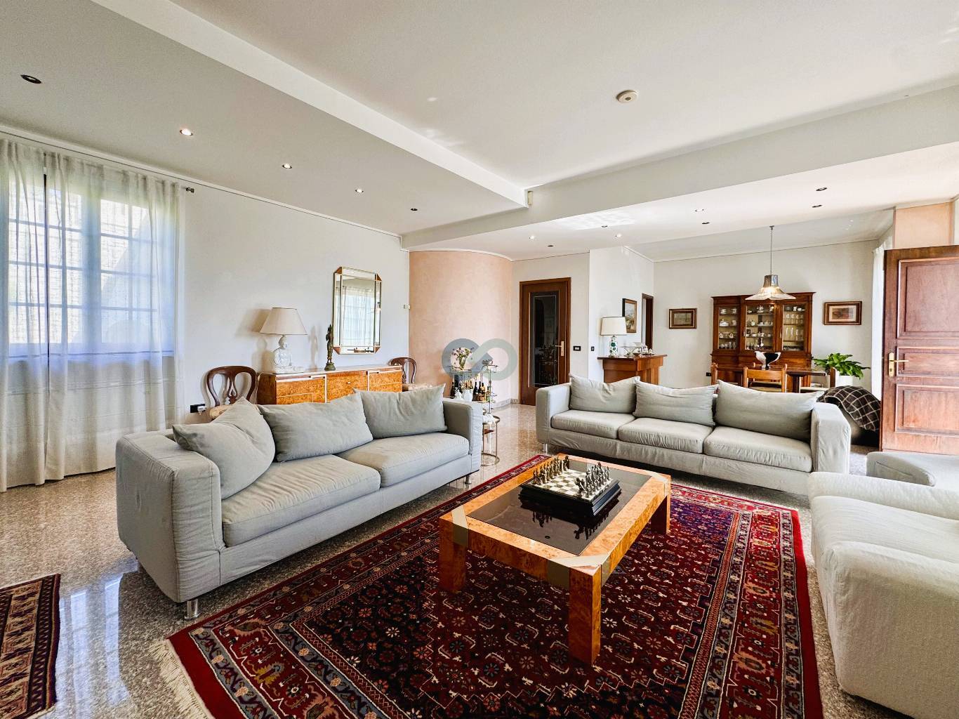 VILLA CON MAGAZZINO 17
