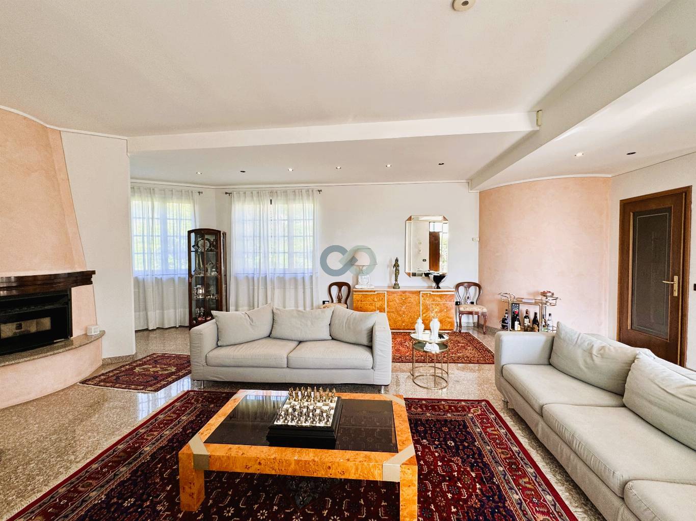 VILLA CON MAGAZZINO 21