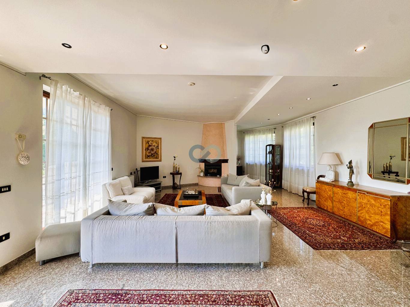 VILLA CON MAGAZZINO 23