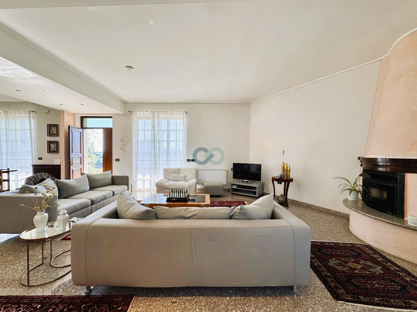 VILLA CON MAGAZZINO 26