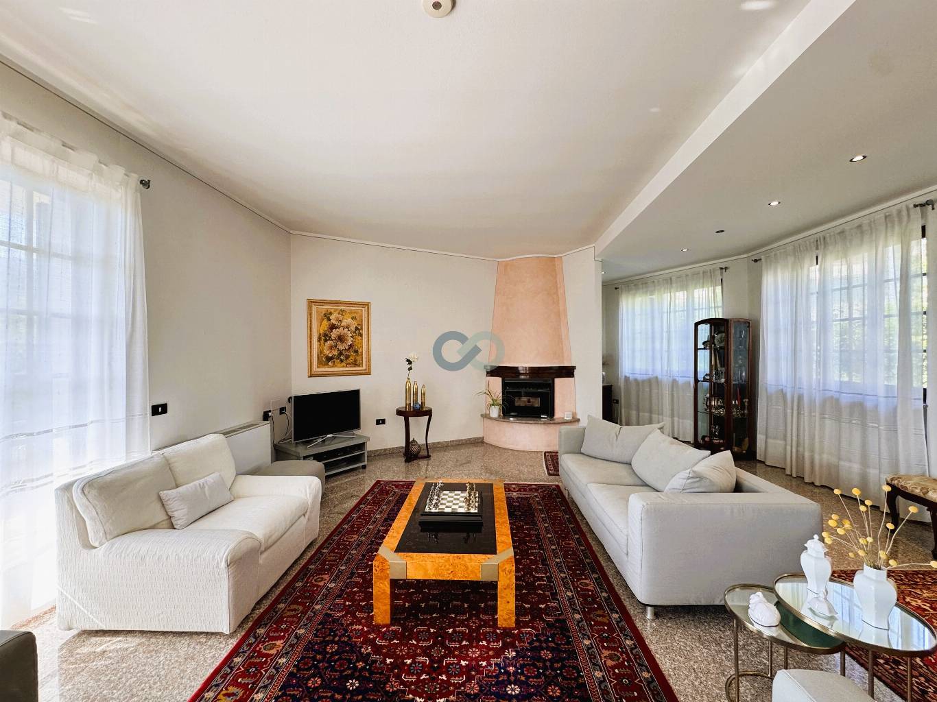 VILLA CON MAGAZZINO 40